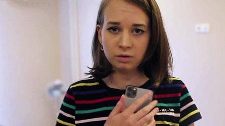 Русской девице повезло, ее трахают за ремонт телефона