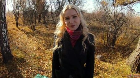 Привел русскую блондинку в лес, чтобы не отмазалась от секса